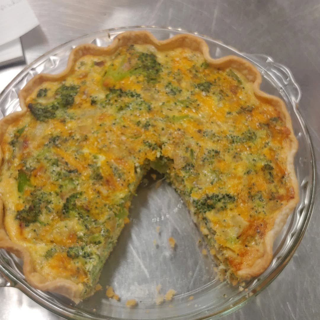 Broccoli and cheddar quiche