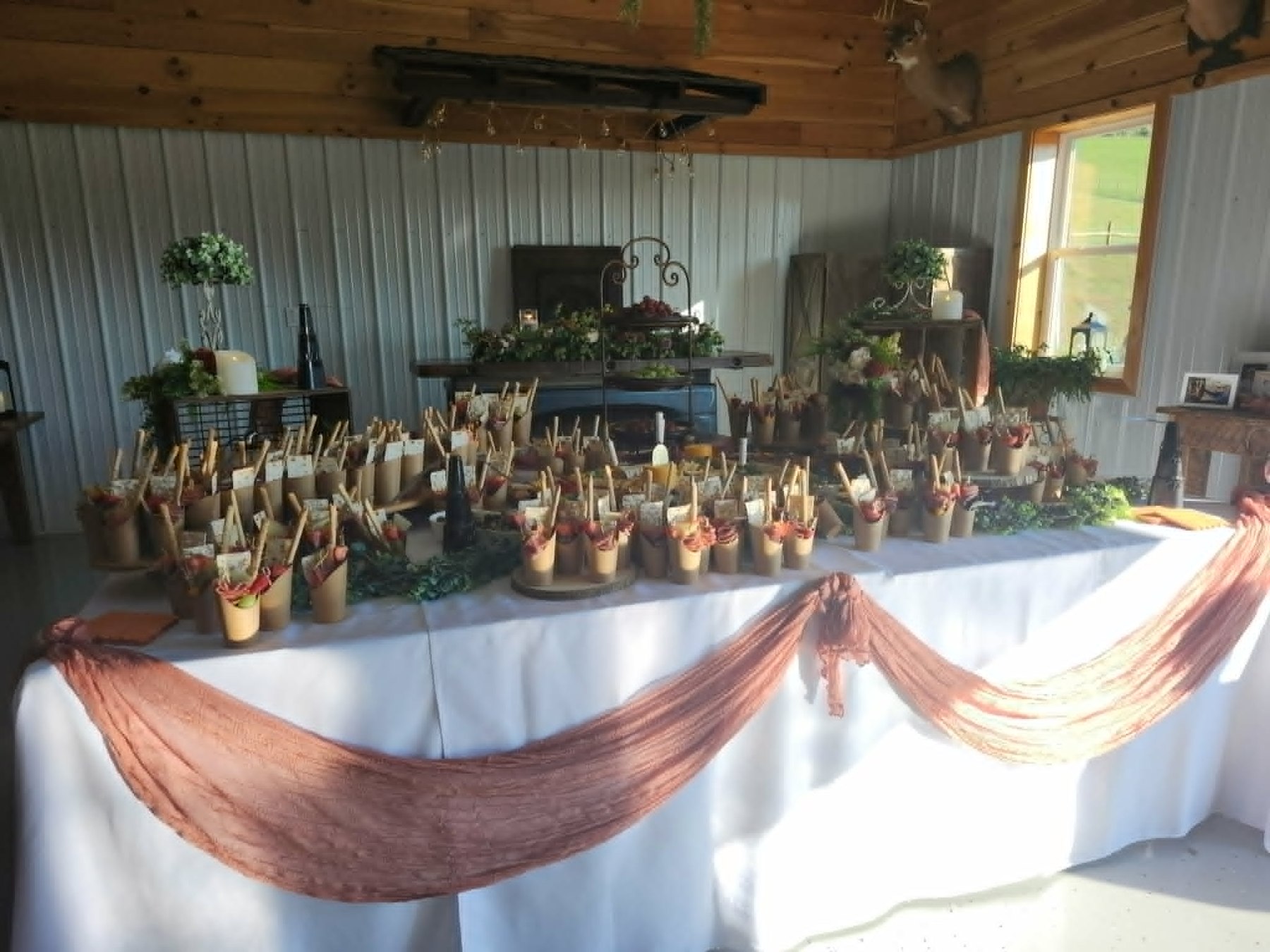 Grazing cup table
