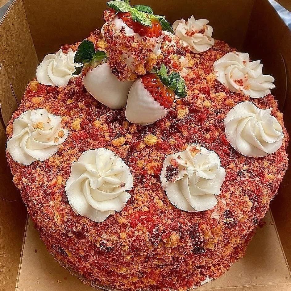 Strawberry crunch cake